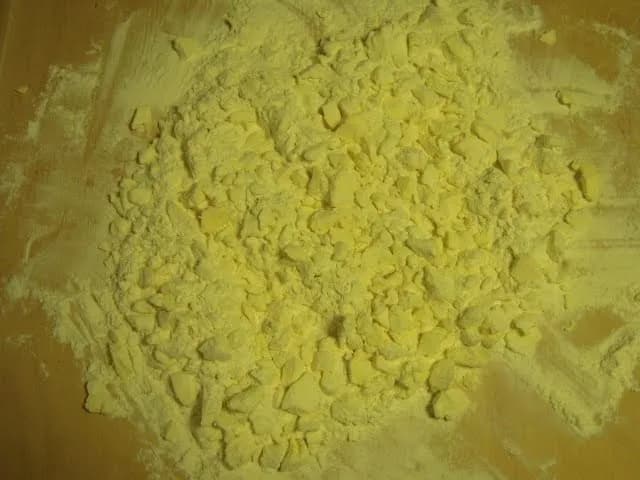Prosty przepis na ciasto półfrancuskie serowe, które zachwyci smakiem Prosty przepis na ciasto półfrancuskie serowe, które zachwyci smakiem