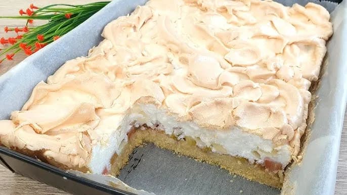 Przepis na pyszne ciasto rabarbarowe, które zawsze się udaje Przepis na pyszne ciasto rabarbarowe, które zawsze się udaje